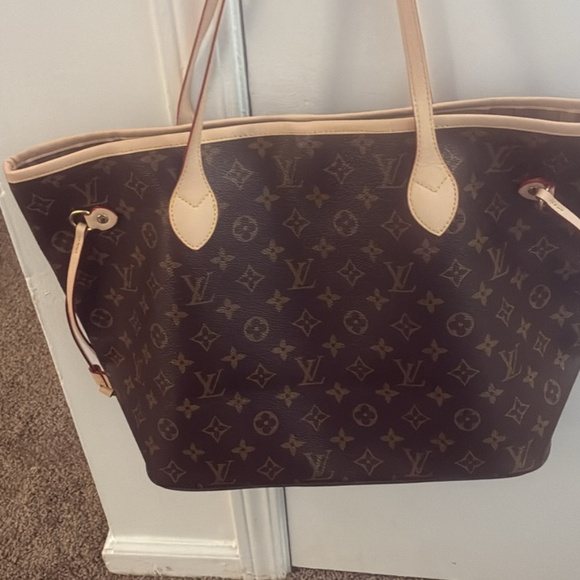 Gorgeous Handbag - Picture 13 of 16